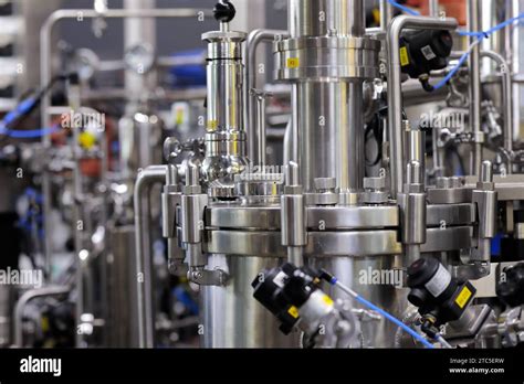 Pharmaceutical Manufacturing Process Hi Res Stock Photography And