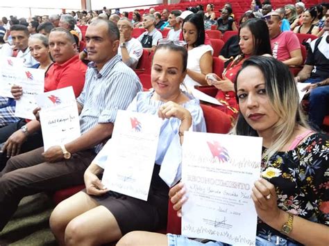 Reconocidos cuadros y trabajadores del PCC en Holguín