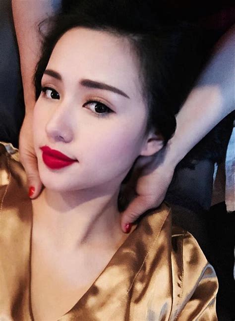 Hot girl Tâm Tít thay đổi rõ rệt sau khi làm mẹ
