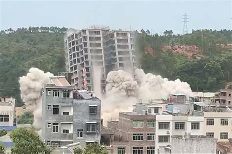 河源一违建楼盘爆破！该处曾发生坍塌事故致8人死亡，5名官员落马凤凰网视频凤凰网