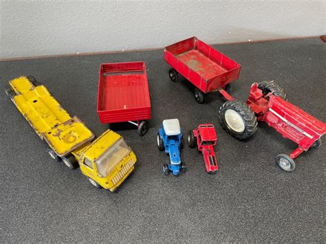 Vintage toy tractors | EstateSales.org