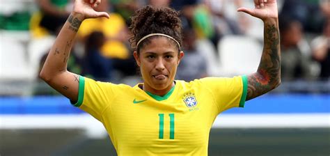 Cristiane, a artilheira da seleção que voltou para reerguer o futebol ...