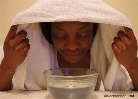 Soin visage peau noire on élimine les impuretés avec un bain de