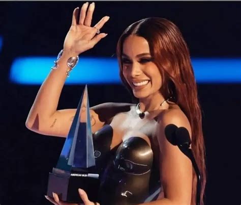 Anitta Vence Pr Mio De Melhor Artista Feminina Latina No American