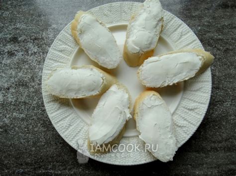 Бутерброды с творожным сыром и колбасой — рецепт с фото пошагово