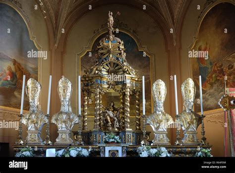 Maître Autel dans l église de Saint Victor sur l île des pêcheurs l un