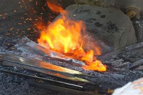 Toloa Kampung Penghasil Kerajinan Pandai Besi Di Kota Tidore Kepulauan