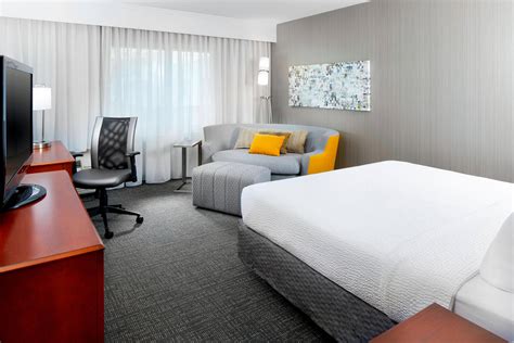 Courtyard by Marriott Edison Woodbridge, Edison : -28% during the day