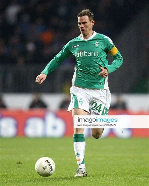 Tim Borowski Bremen Am Ball Fu Ball Ec Herren Uefa Cup