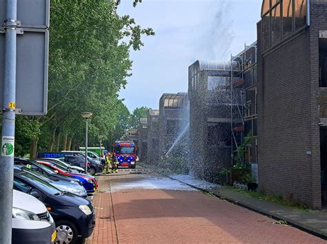 Brandweer Ingezet Voor Brand In Dak Van Portiek In Buiten Omroep Almere