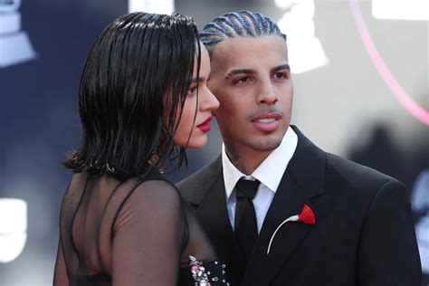 El cruce hot entre Rosalía y Rauw Alejandro en la ceremonia de los Latin Grammy Infobae