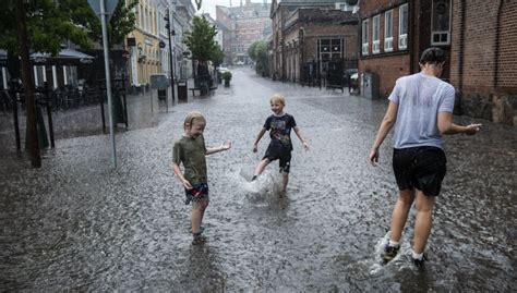 DMI Kraftig Regn Eller Skybrud Ventes Flere Steder BT Samfund