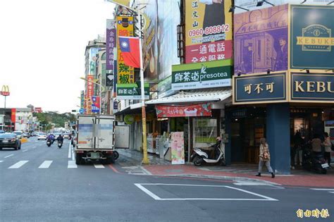 新聞 貨車違停上下貨遭檢舉 交通部：未影響人車通行可勸導免舉發 Gossiping板 Disp Bbs