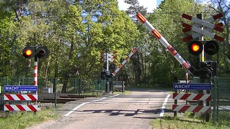 Spoorwegovergang Hulshorst Dutch Railroad Crossing Youtube