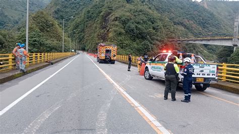 Bomberos Controlan Incendio En La Vía Bogotá Villavicencio Que Causó El Cierre De La Carretera