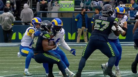 Seattle Seahawks Rookie Running Back Kenneth Walker Iii Spins Out Of Negative Play For 15 Yard Burst