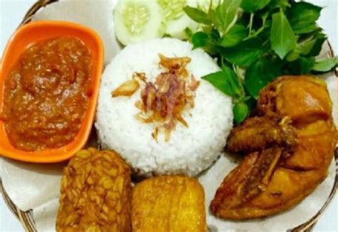 23 Restoran Nasi Ayam Goreng Penyetan Terlezat Di Surabaya