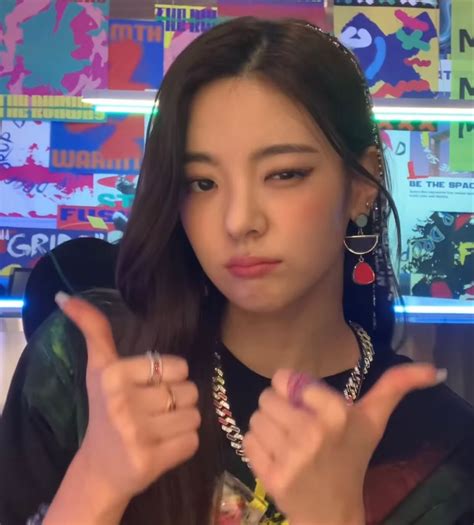 Pin By Nunu 🫧 On 𝘐𝑡𝘻𝑦 🌈🩵⚡️ Itzy Princess Lia Lia