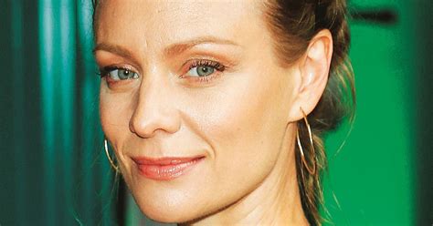 Modny makijaż w stylu nude Jak go zrobić