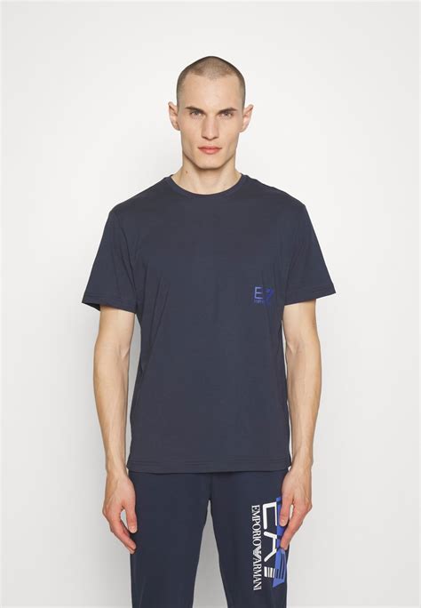 Ea7 Emporio Armani T Shirts Med Print Blu Navy Mørkeblå Zalando No