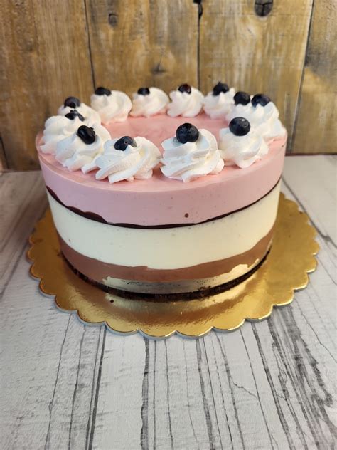 Fehércsokoládés Málnás Mousse torta Bárányos Cukrászda