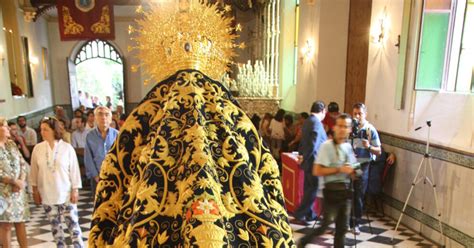 La Virgen De La Trinidad De M Laga Lucir El Manto De La Virgen De La