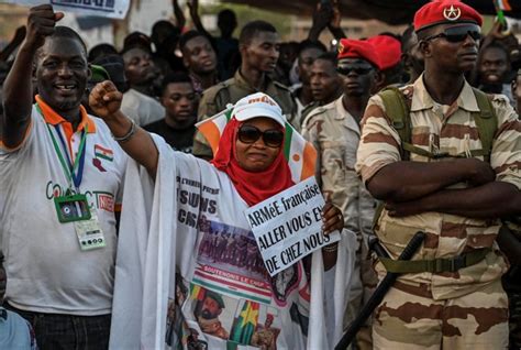 La France D Ment Pr Parer Une Intervention Militaire Au Niger Avec La