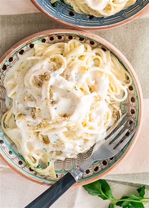 Easy Pasta Alfredo - Craving Home Cooked