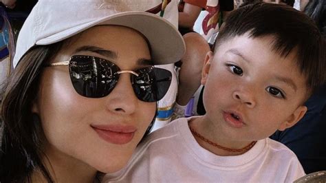 6 Gaya Kasual Nikita Willy Sambut Anak Kedua Di AS Rencana Melahirkan