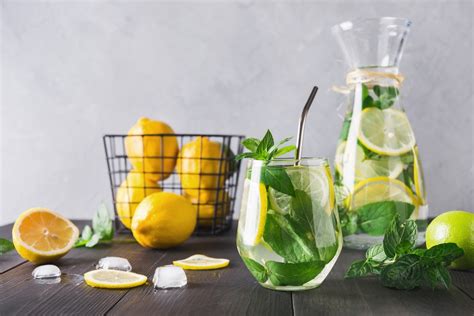 Tips Dan Resep Membuat Infused Water Yang Segar Dan Menyehatkan