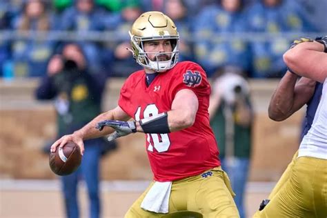 Notre Dame Sam Hartmans Leadership Will Be Key For The Fighting Irish