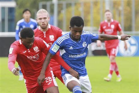 SV Rödinghausen 24 Mann für 23 24 unter Vertrag Innenverteidiger