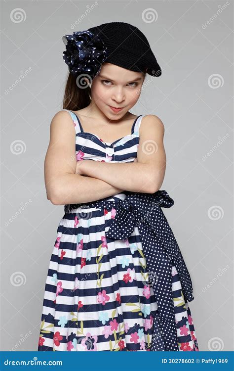 Petite Fille Timide Photo Stock Image Du Robe Main