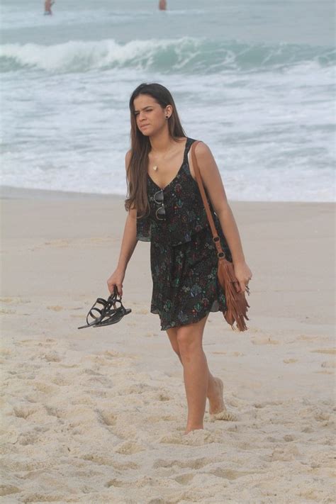 Ego De Vestidinho Bruna Marquezine Grava Novela Na Praia Not Cias