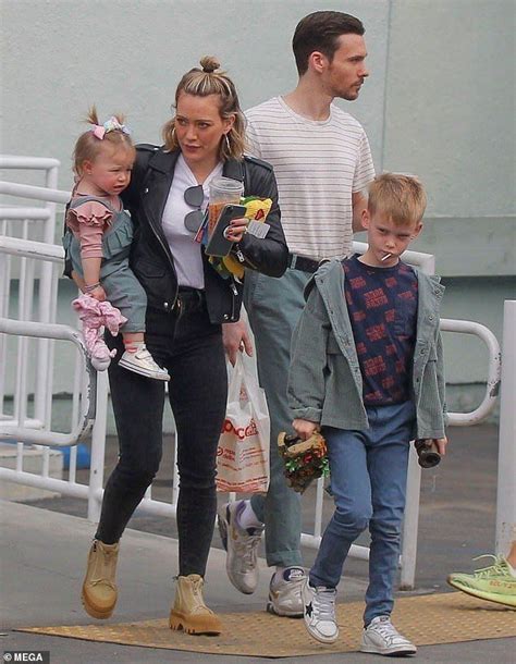 Hilary Duff Baby Hilary Duff Style Mommy Outfits Casual Outfits