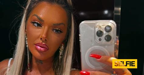 Em Lingerie E Botas De Cowboy Cl Udia Nayara Mostra Veia Sensual Selfie