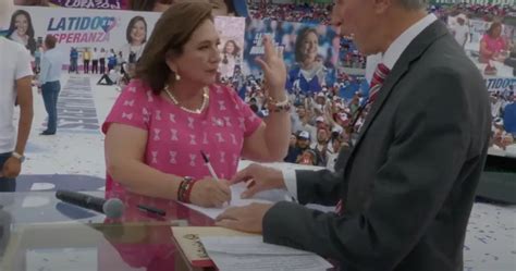 Con sangre Xóchitl Gálvez firma compromiso de no desaparecer programas