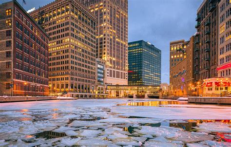 MKE It an Ice Weekend! | Blog | Experience | Milwaukee Downtown