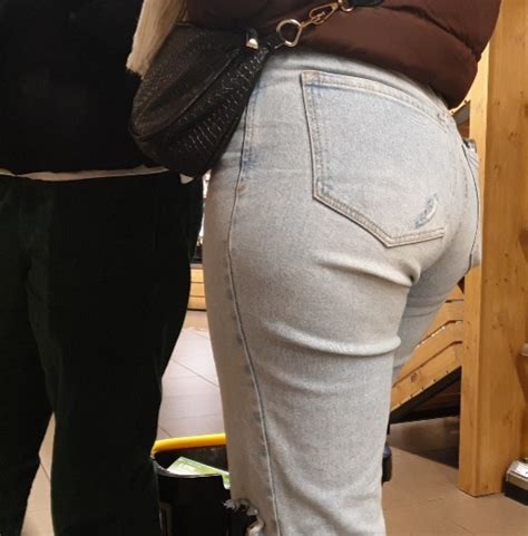 Two Girls Sucking On Their Lollypop Blonde Girl With A Tight Big Ass Tight Jeans Forum