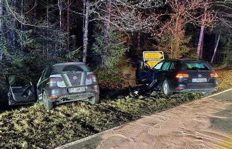 Vorfahrt Missachtet Zwei Leichtverletzte Nach Unfall Bei Neub U Am See