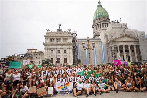 8m Marchas feministas en Buenos Aires exigen la legalización del