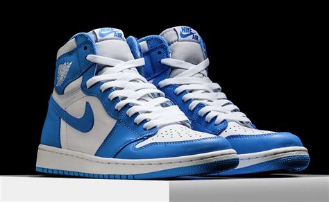 Air Jordan 1 Retro High OG UNC 2015 - Sneaker Bar Detroit