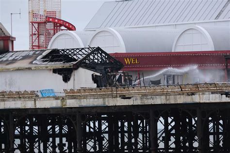 In Pictures Large Fire Engulfs Blackpools Central Pier Lancslive