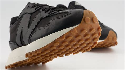 Las New Balance 327 De Color Negro Y Suelas De Goma Son Las Zapatillas