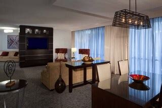 Dallas Hotel Suites | Places To Stay in Dallas, Texas | Dallas Marriott ...