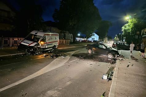 Te Ak Sudar U Bijeljini U Estvovalo I Vozilo Hitne Pomo I