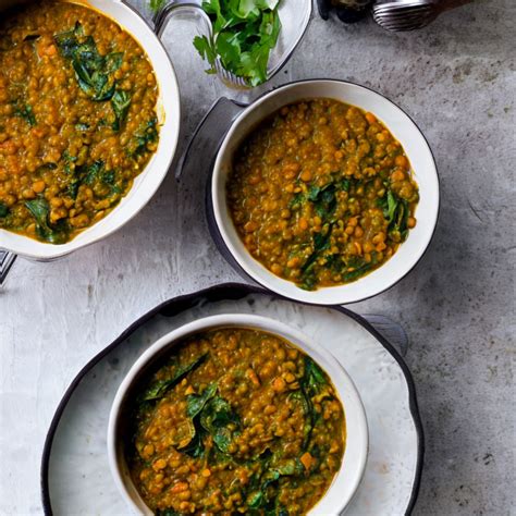 Curry de lentilles à la noix de coco et épinards