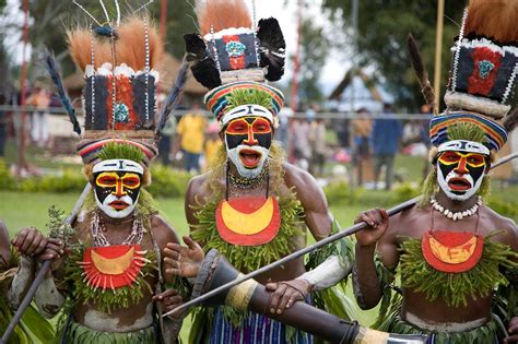 Papua New Guinea People - Papua New Guinea Eastern Highlands tribes - The indigenous population ...