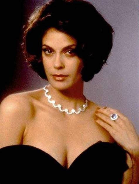 Teri Hatcher James Bond