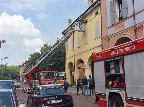 Carpi Trovato Morto In Casa Un Enne Gazzetta Di Modena